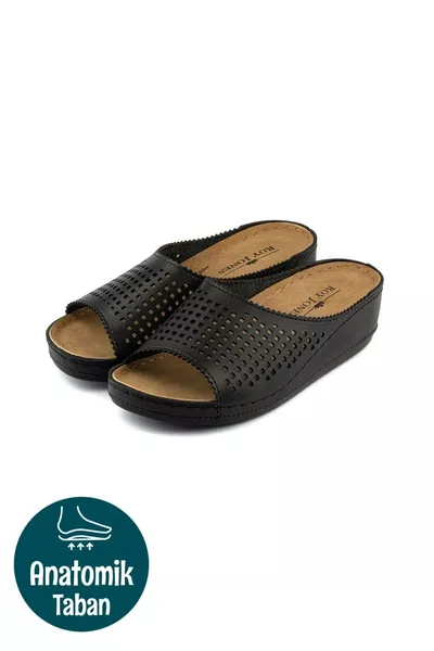 Chaussons confortables d'intérieur et d'extérieur avec semelle orthopédique douce, respirante et à trous d'air modèle en paille 