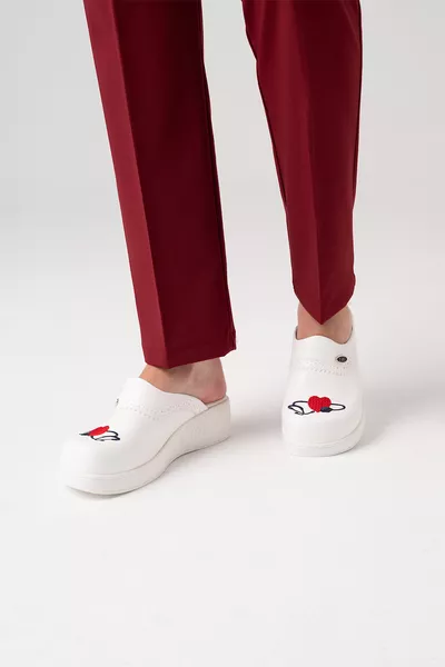Witte Vivanakış Sabo Slippers Geborduurd Orthopedisch Dokters- en Zusterziekenhuis Slippers