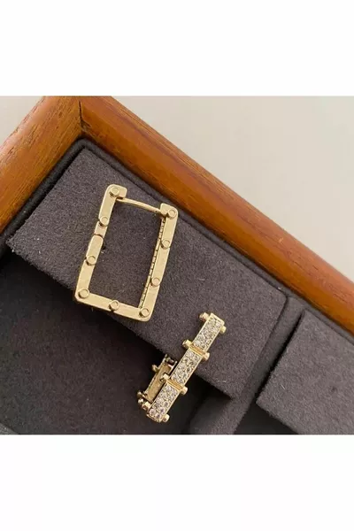 Serenay, who came and who went, Leyla earring