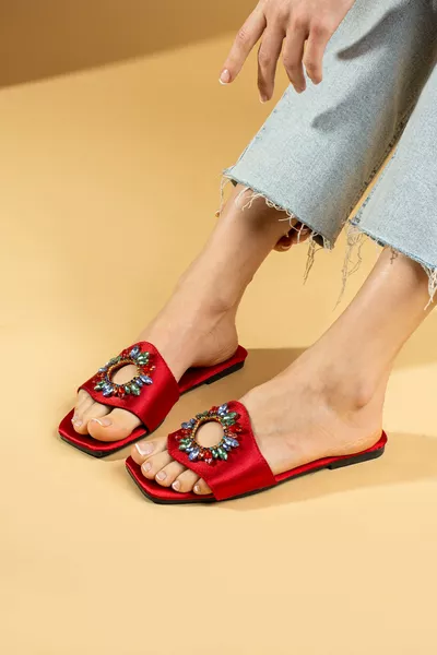 Satin-Sandalen mit Steinbesatz - Kaufen Sie die Nummer 1 klein