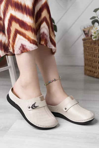 صنادل يومية نسائية بنعل ناعم ومقدمة مغلقة