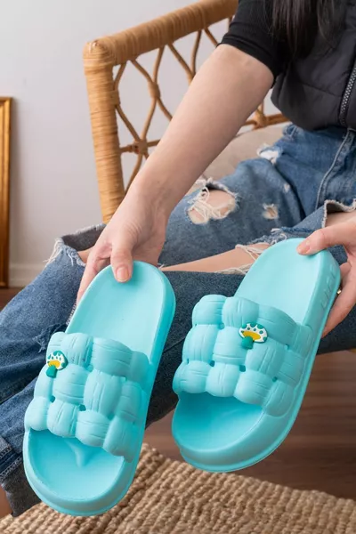 Tongs pour femme luxueuses légères avec semelle épaisse antidérapante, motif autocollant, pour la plage, la piscine et la salle de bain, en gel