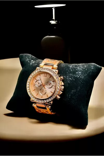 سلسلة كاجوال - ساعة يد مرصعة بالحجر