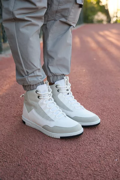 حذاء رجالي رياضي بكعب أبيض بارد 