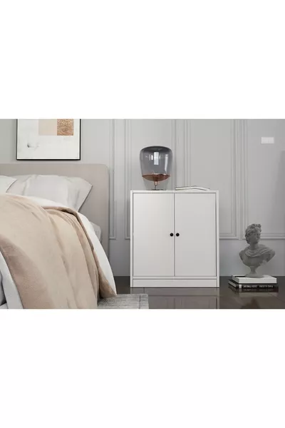 Witte nachtkast met twee deuren zonder latten