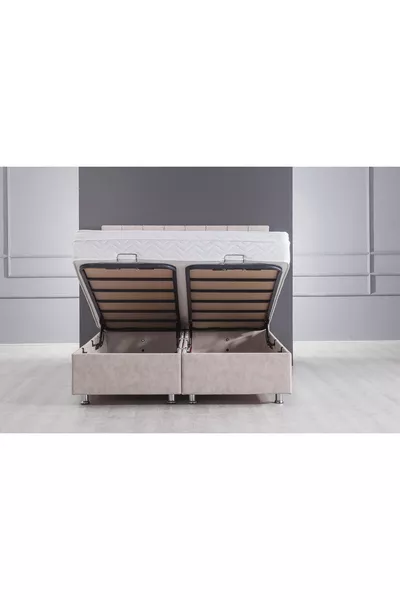 FOUR SEASONS HEADING, CM