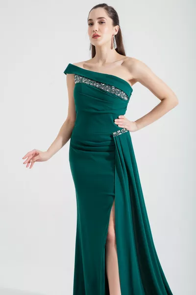 Smaragdgroene lange avondjurk met bootkraag voor dames