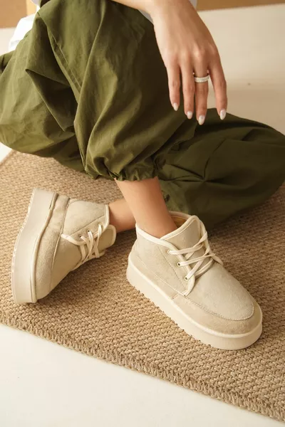 Женские сапоги на шнуровке на меховой шнуровке с толстой подошвой и круглым носком