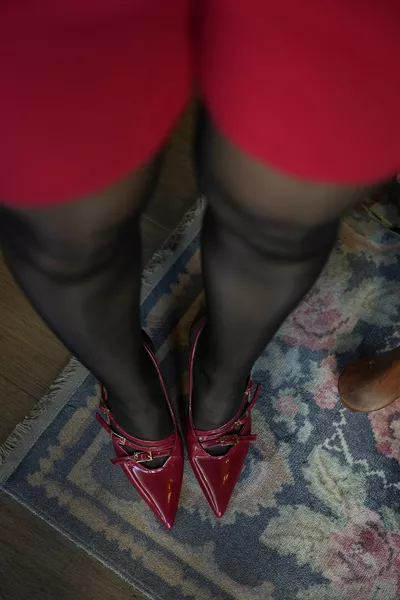 العاطفة بورجوندي شريط مفصل كعب المرأة