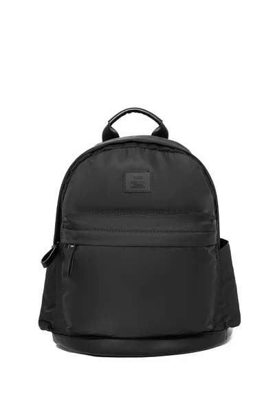 حقيبة ظهر سوداء 