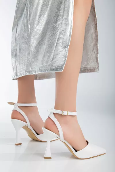 Scarpe in vernice con tacco strap-on