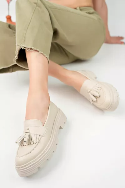 المرأة البيج الجلد شرابة أحذية كلية المتسكع