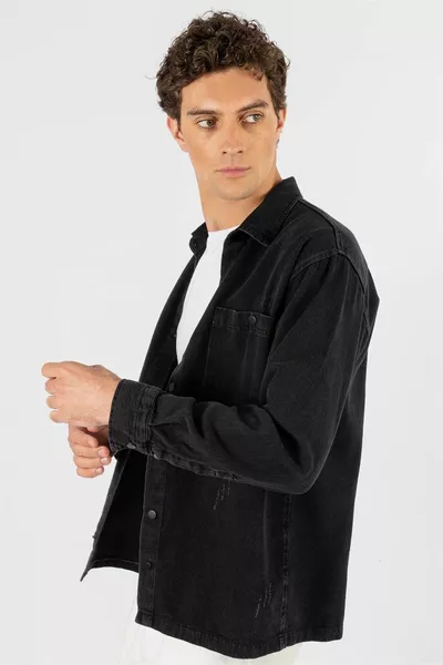 Relax Fit Langarmshirt aus schwarzem Denim mit doppelter Tasche und Distressed-Look für Herren