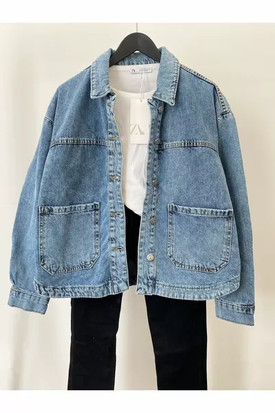 Джинсовая куртка с большими карманами