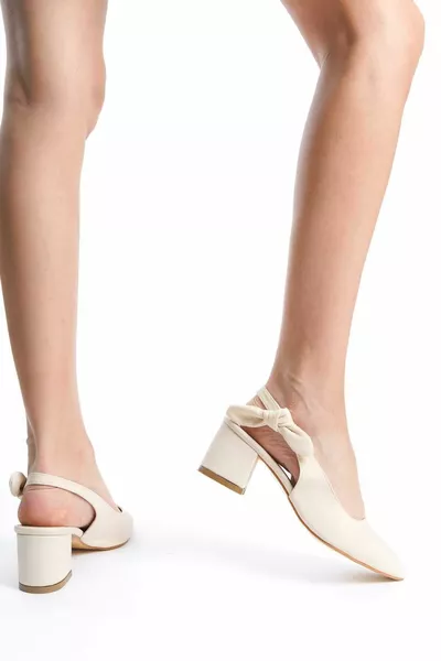 أحذية نسائية مريحة وأنيقة عارضة يمكن ارتداؤها الجانب القوس المطاطي 5 سم كعب