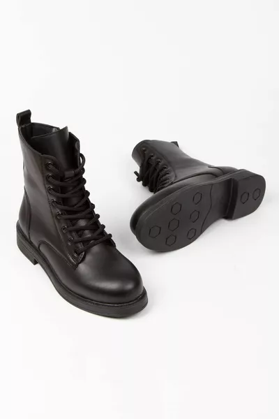 أحذية بريدية سوداء للجنسين