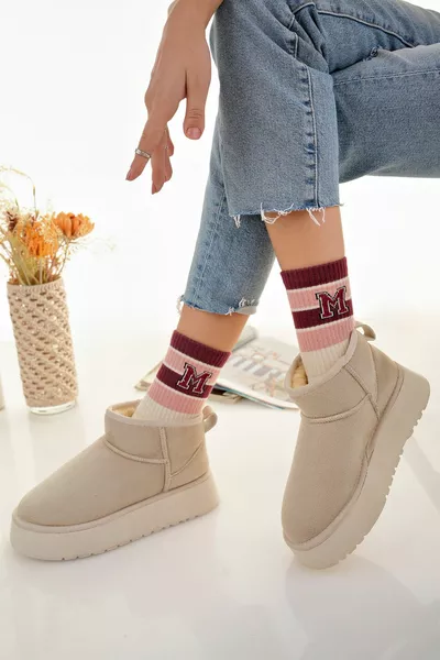 Mini beige suède halve laarzen voor dames Inline laarzen met veren, platte zool