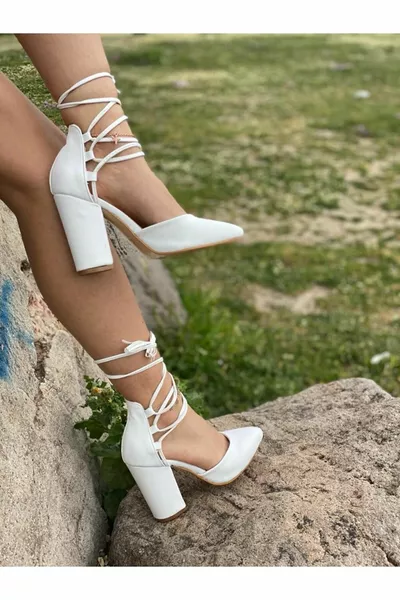 Нови токчета с бяла кожа с шнур