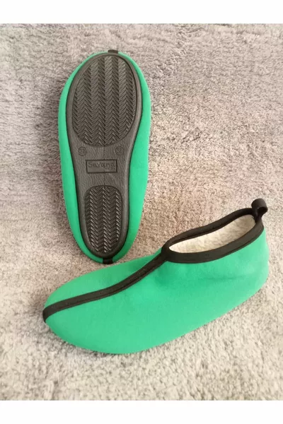 Зимна дишаща козина вътре в домашни ботуши/ботуши