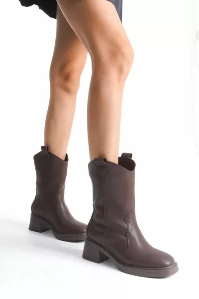 Дамски горчивокафяви каубойски ботуши с тъп пръст