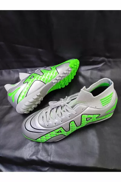 أحذية كرة القدم مع الجوارب