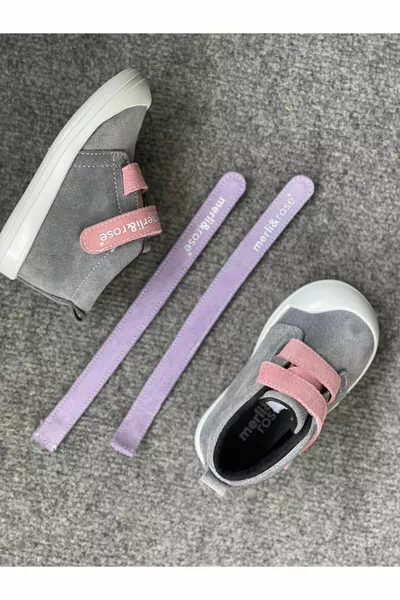 حذاء يويو رمادي من جلد الغزال بالخطوة الأولى | الفرقة الوردية