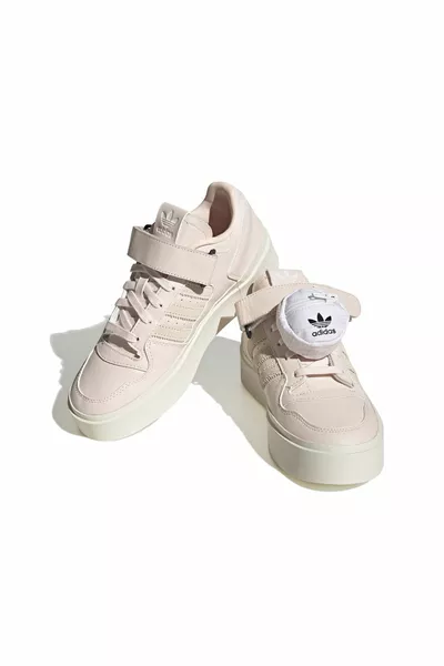 -k منتدى بونيجا دبليو سنيكرز نسائي كريم