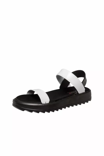  لونا  امرأة