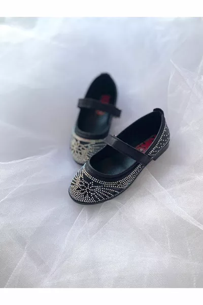 شقق الباليه للفتيات بالحجارة