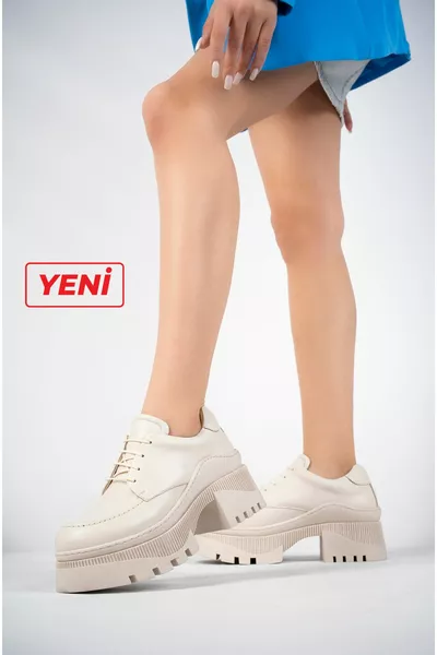 جلد طبيعي بيج مسنن منصة أحذية نسائية متسكعة 