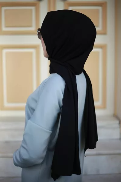 حجاب المدينة المنورة حرير أسود شال