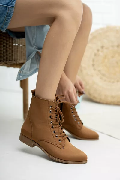 أحذية نسائية من جلد الغزال تان 