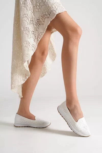 Chaussures décontractées femme peau blanche