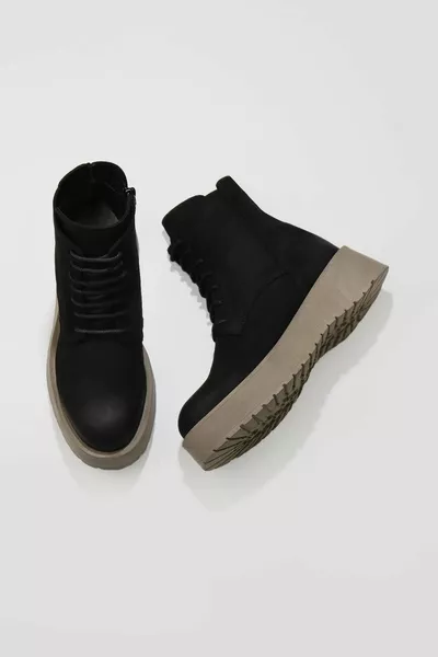 Stivali con tacco imbottiti da donna in nabuk nero 