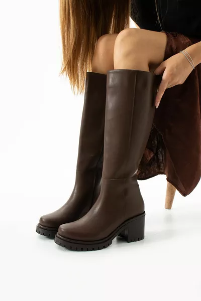 كلير براون الركبة تحت الركبة يوميا استخدام الأحذية النسائية مع الكعب