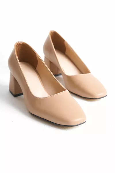 جلد طبيعي المرأة قصيرة الكلاسيكية الكعب حادة اصبع القدم عارضة