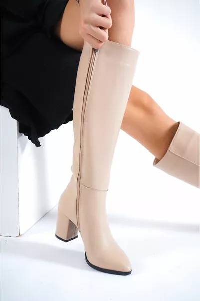 أحذية نسائية بكعب عال