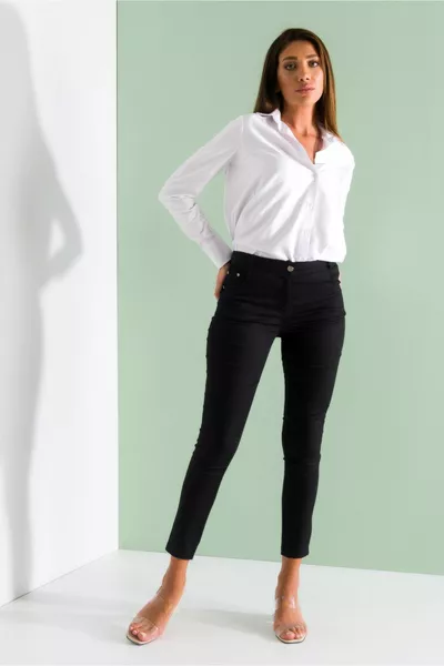 بنطلون ليكرا أسود بخمسة جيوب نسائية