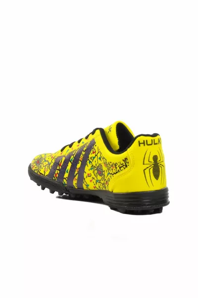 Gele astroturfschoenen voor jongens met spinnenpatroon