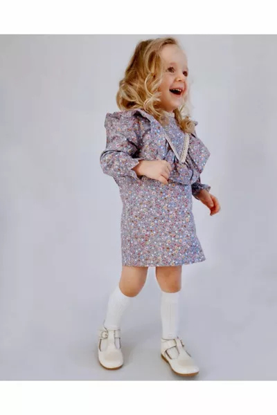 فتاة جيني اللباس اللون الأزرق