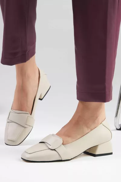 Anneka Beige Blunt Toe Talons courts pour femme