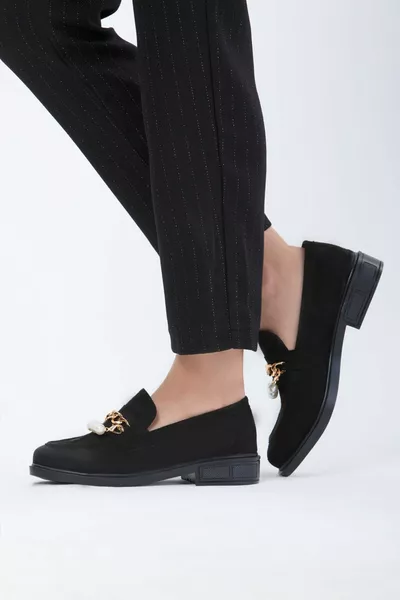 Дамски черни велурени перлени обувки - 