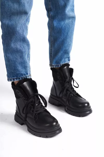 Pooli Zwarte Veterlaarzen