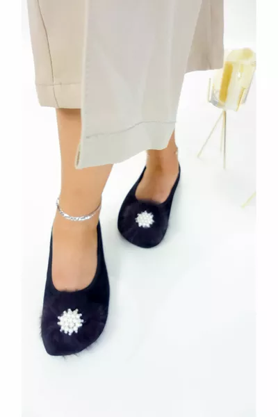 MAISON DE VELOURS ORNÉE, HAJJ, BALLERINES DE LA OMRA, CADEAUX, BALLERINES QUOTIDIENNES, BALLERINES À PLUMES, PANDUF, BOTTILLONS, MONTRER KITTY