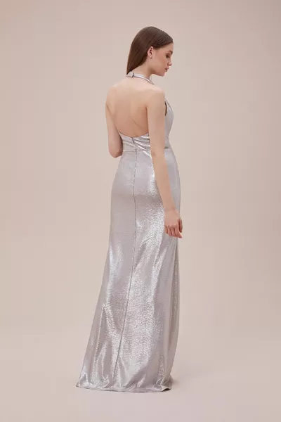 Viola Chan Metallic Grijze Halterkraag Lange Avondjurk met Split