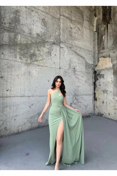 Abiti da sera Diva con spacco a coda  VERDE MENTA