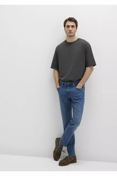 Джинсы Marcus светло-синие с эффектом потёртости 