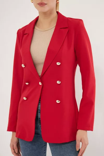 سترة نسائية بأزرار حمراء 