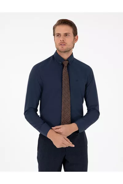 قميص أزرق داكن بقصة نحيفة وأكمام طويلة 