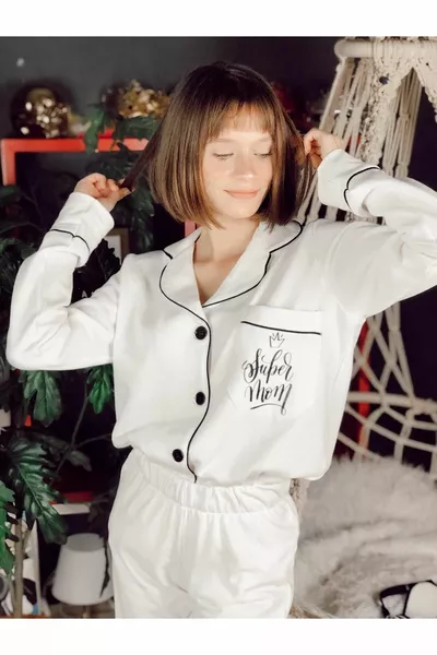 قطن أبيض بأكمام طويلة بطبعة سوبر مام